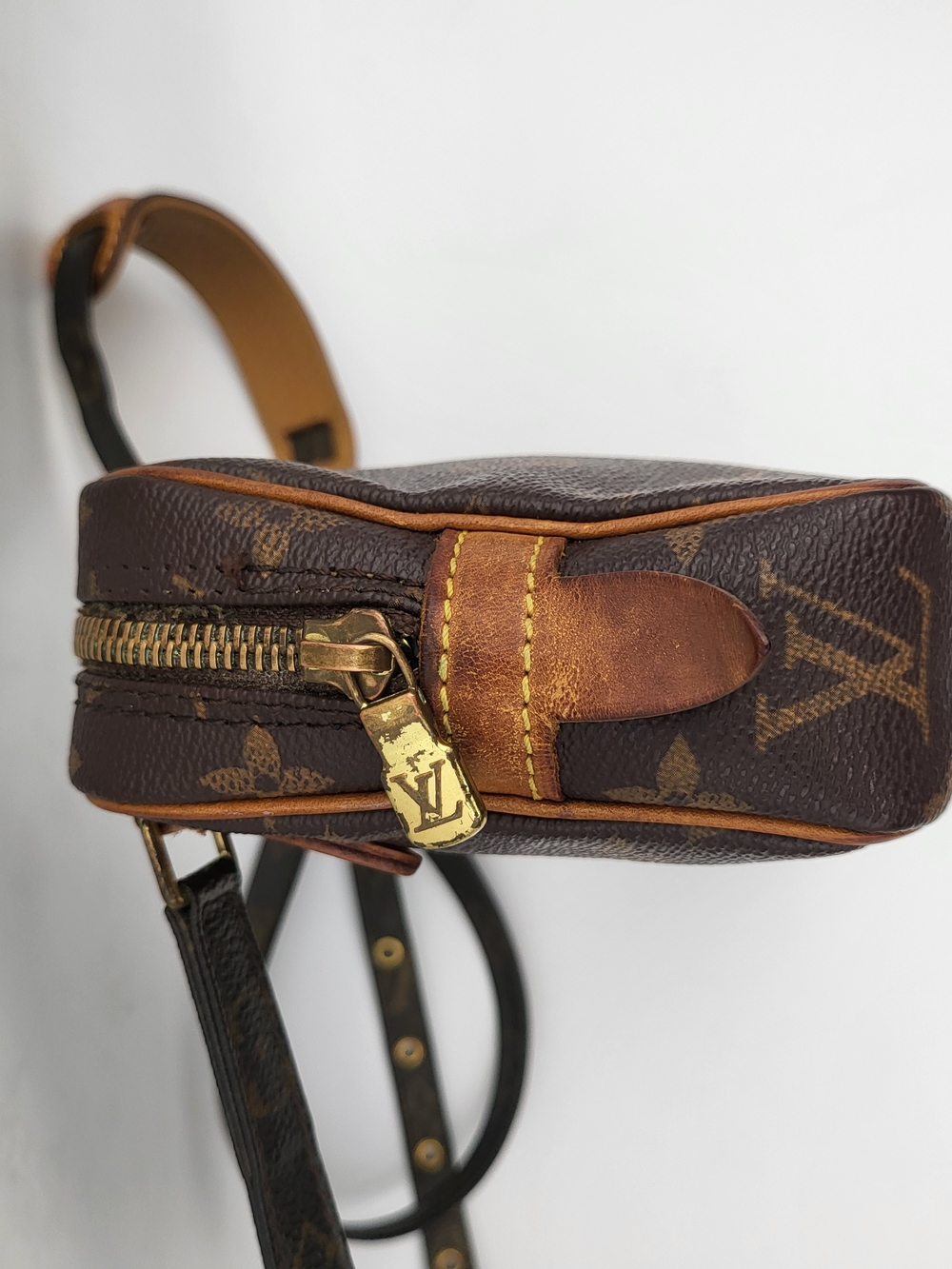 LOUIS VUITTON
Monogram Pochette Marly Bandouliere Crossbody..Authentic. - Picture 3 of 16